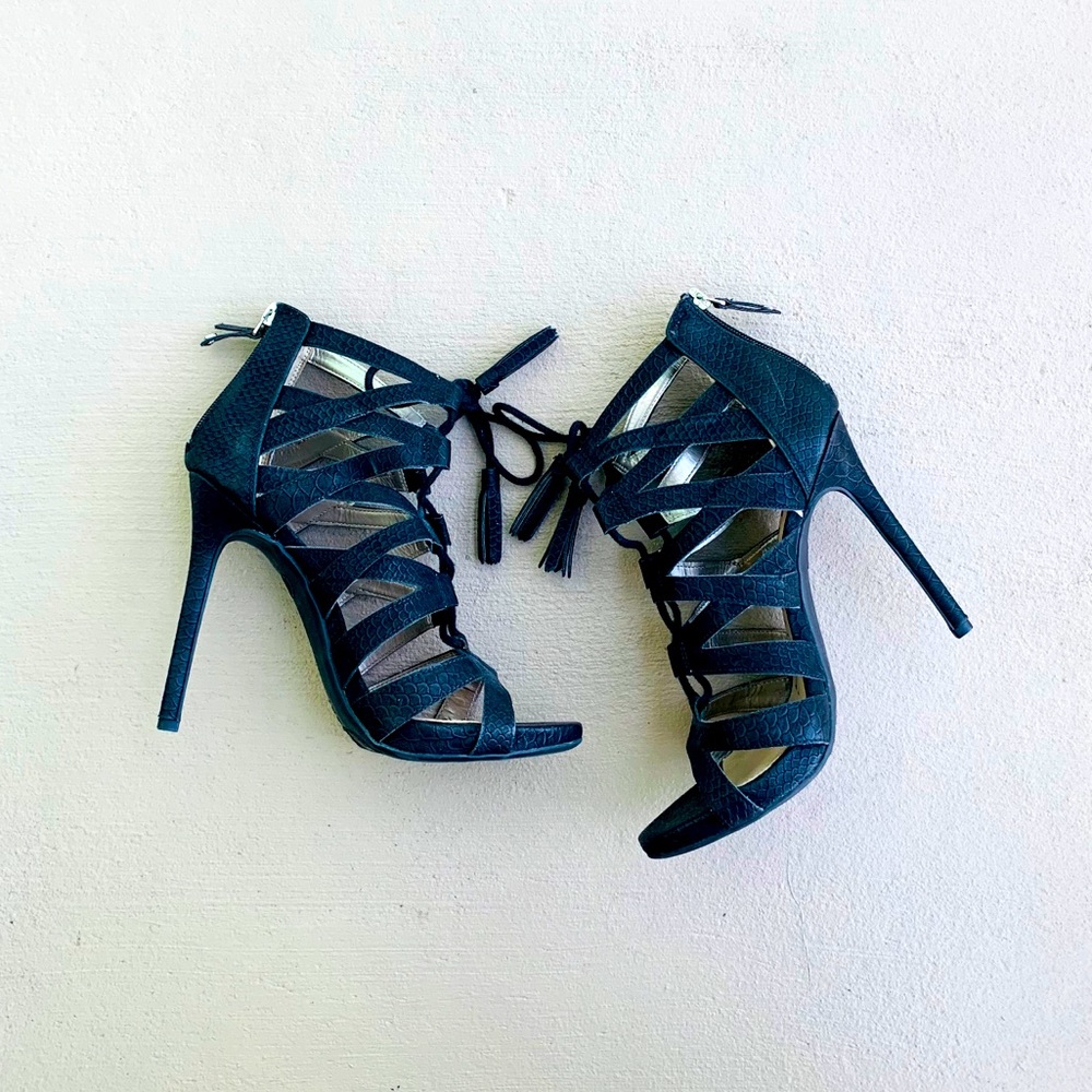 SAM & LIBBY BLACK STRAPPY HEEL
